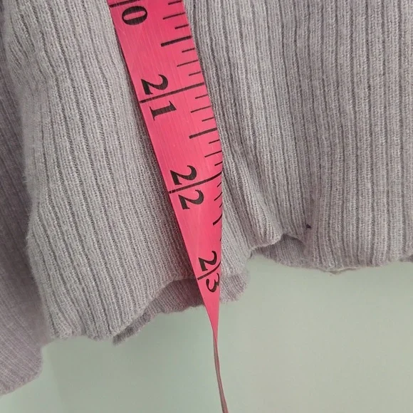 Scalloped Sweater - Picture 4 of 5